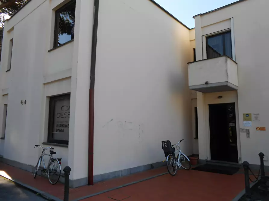 Immagine 1 di Ufficio in affitto  in viale luporini a Lucca