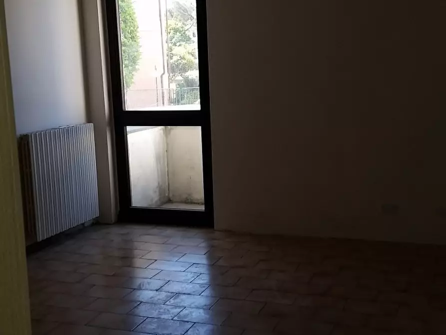 Immagine 5 di Ufficio in vendita  in Viale G. Puccini a Lucca