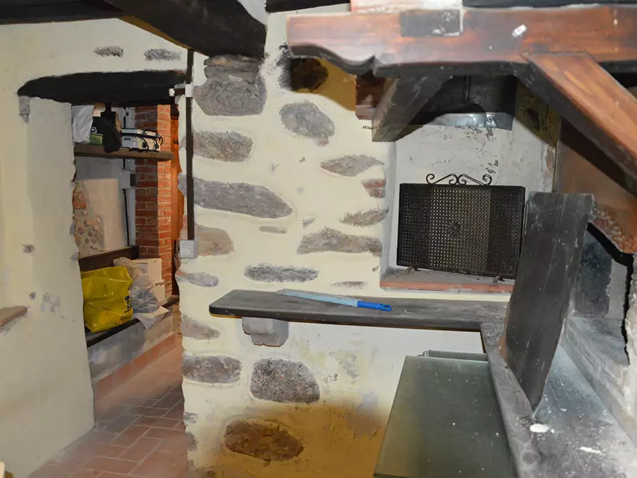 Immagine 41 di Rustico / casale in vendita  in vai elle chiesa a Lucca