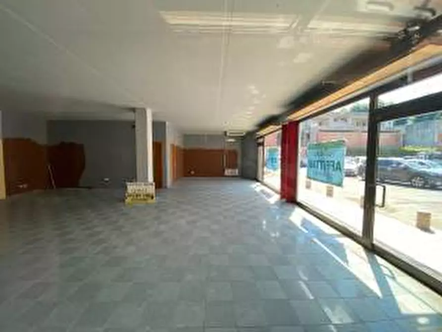 Immagine 9 di Locale commerciale in affitto  in Via Augusto Passaglia a Lucca