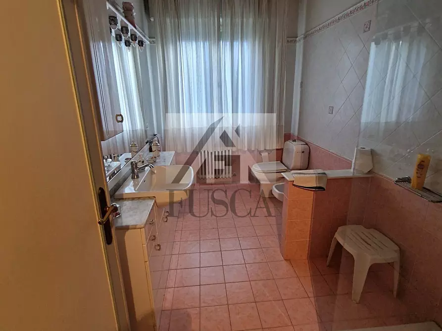 Immagine 6 di Villa in vendita  in Viale Lazzaro Papi a Lucca