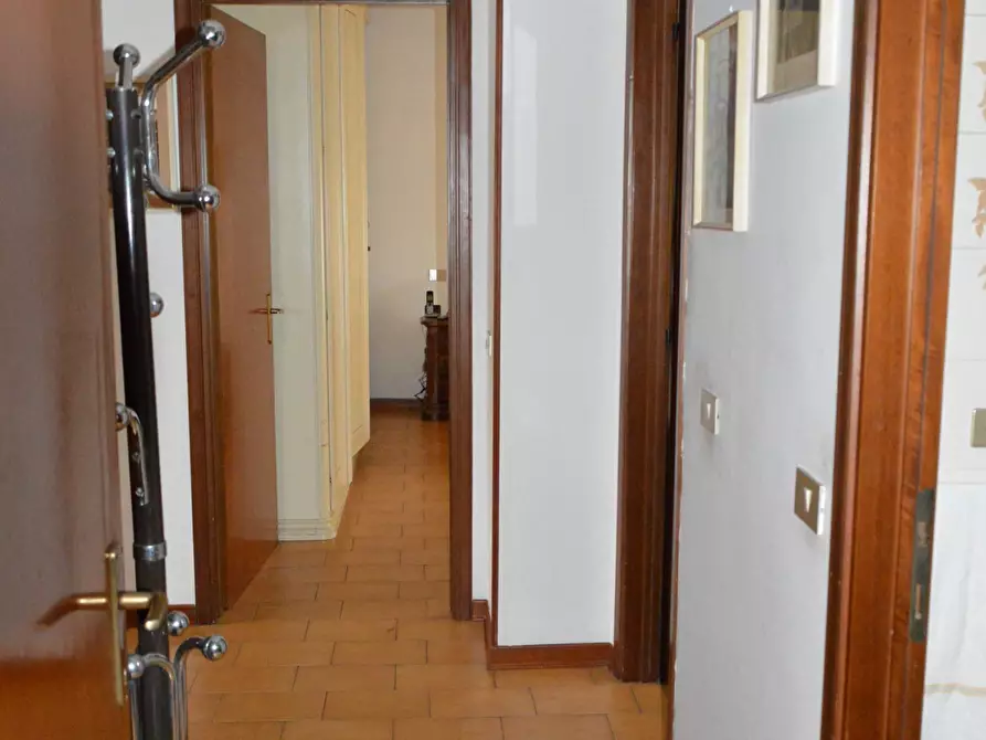 Immagine 21 di Pentalocale in vendita  in Via Giacomo Matteotti 405 a Lucca