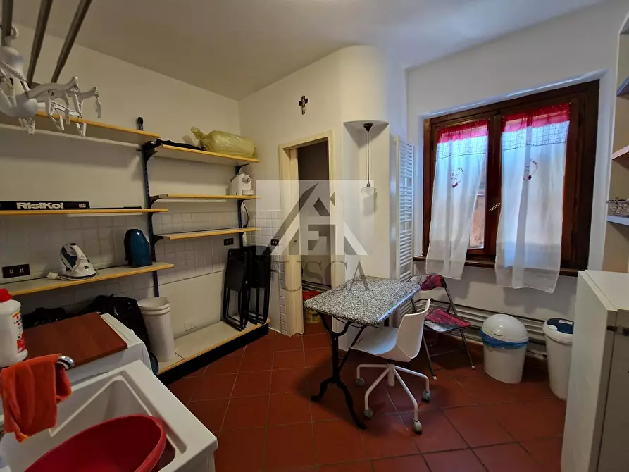 Immagine 50 di Villa in vendita  in via vecchia i a Lucca