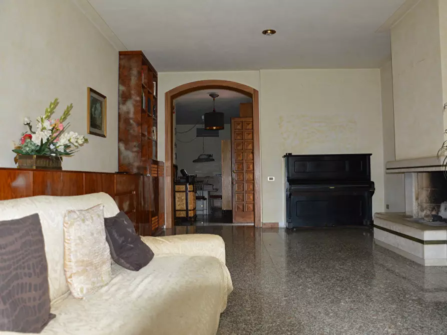 Immagine 6 di Villa in vendita  in Via della Chiesa XXIV a Lucca