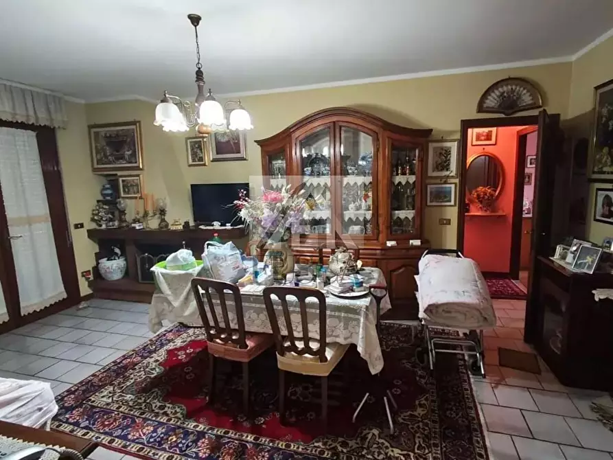 Immagine 3 di Pentalocale in vendita  in Via della Chiesa IX 164 a Lucca