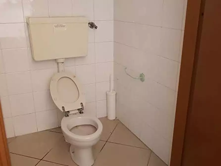 Immagine 14 di Ufficio in affitto  in Via Pesciatina a Capannori