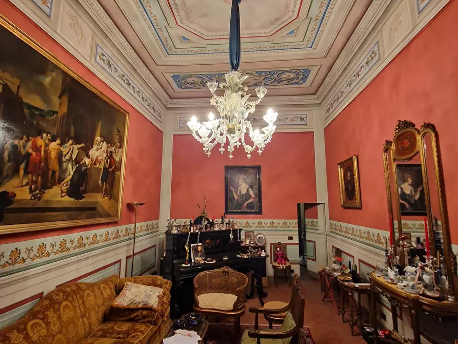 Immagine 2 di Pentalocale in vendita  in piazza san pietro somali a Lucca