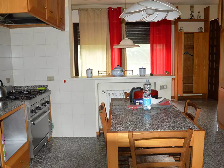 Immagine 11 di Villa in vendita  in Via della Chiesa XXIV a Lucca