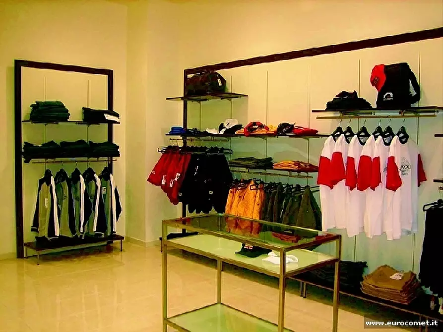 Immagine 2 di Attività commerciale in vendita  in Via Santa Croce a Lucca