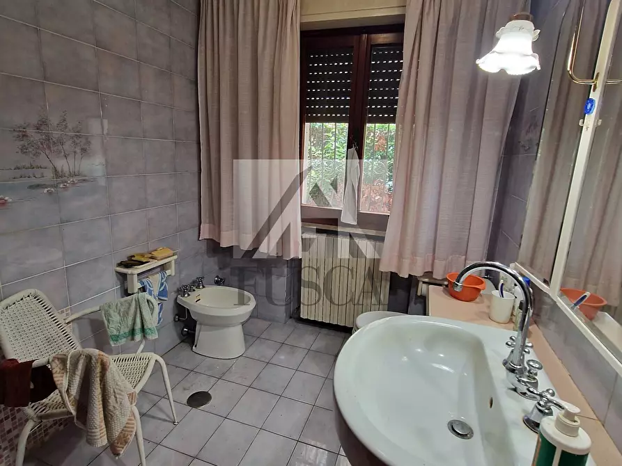 Immagine 18 di Villa in vendita  in Via Vittorio Bachelet a Lucca