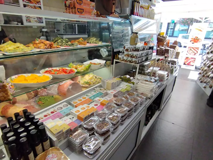 Immagine 25 di Attività commerciale in vendita  in Corso Umberto I a Siracusa