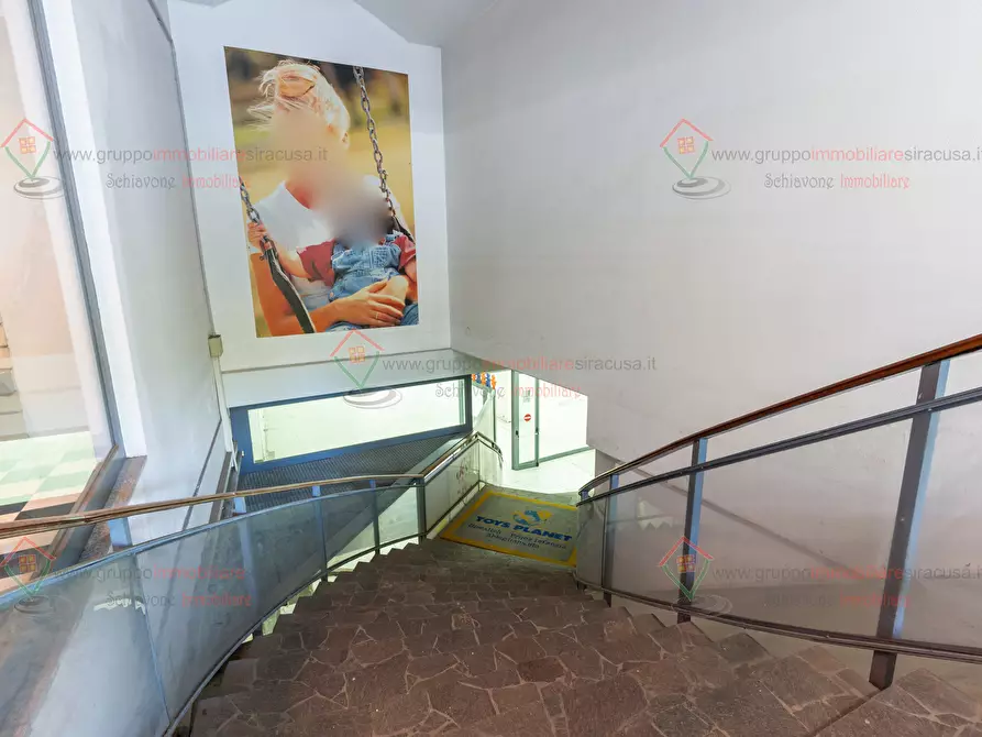 Immagine 32 di Locale commerciale in affitto  a Siracusa