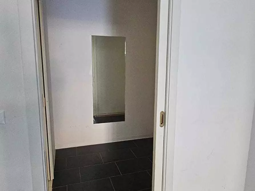 Immagine 11 di Locale commerciale in affitto  a Siracusa