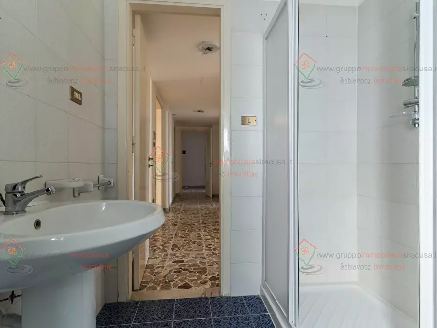 Immagine 11 di Quadrilocale in vendita  a Siracusa
