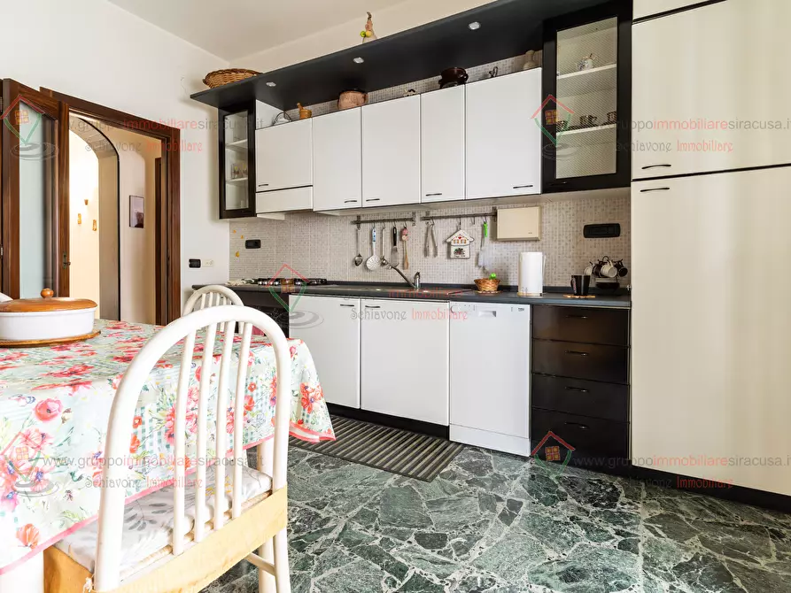 Immagine 9 di Trilocale in vendita  a Siracusa