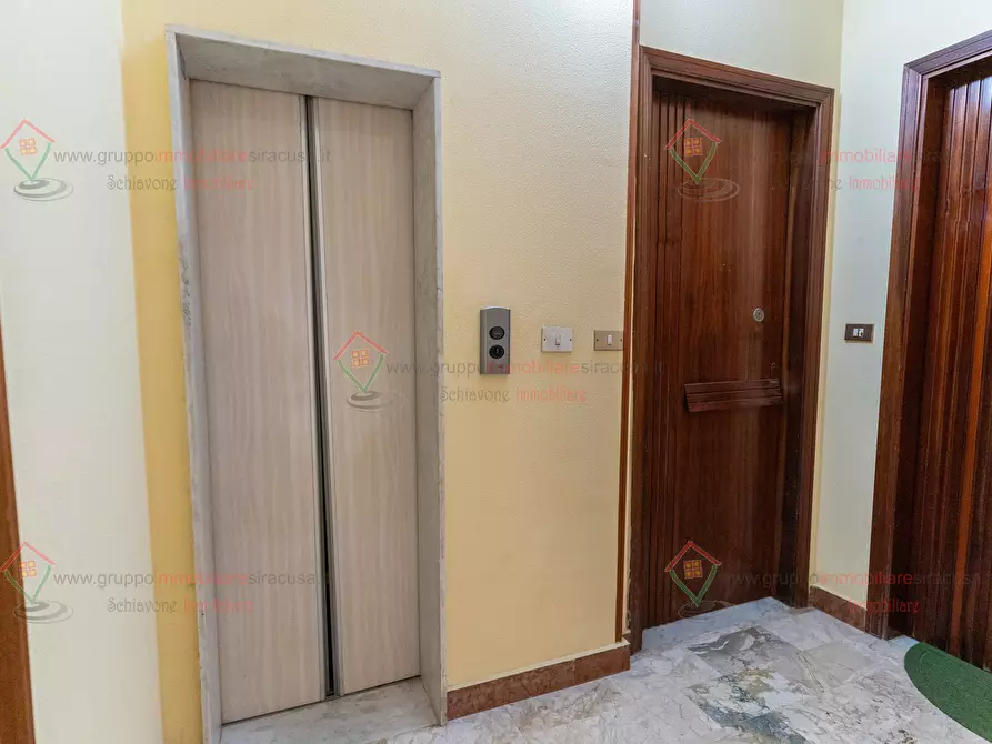 Immagine 24 di Pentalocale in vendita  a Siracusa