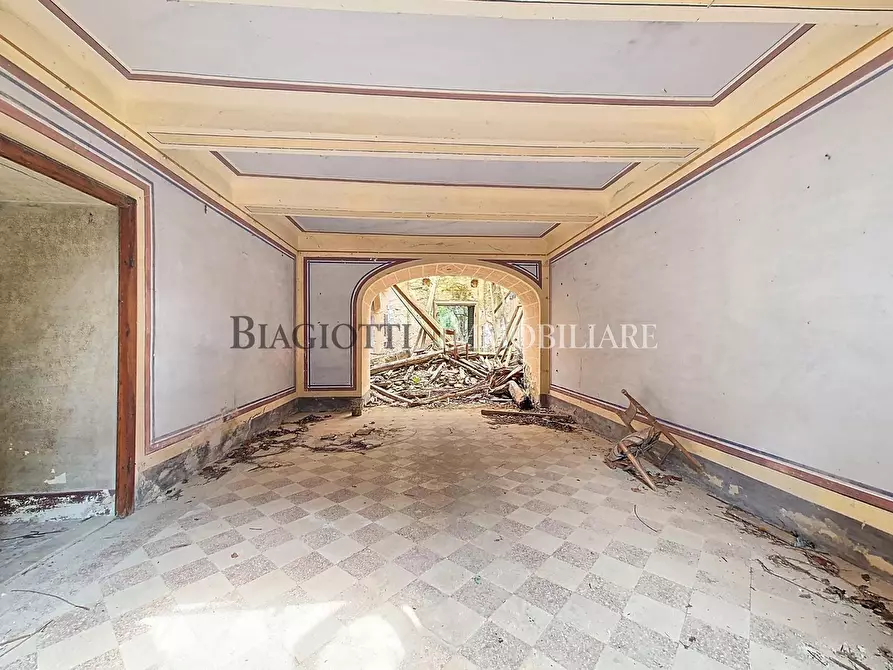 Immagine 32 di Rustico / casale in vendita  a Livorno