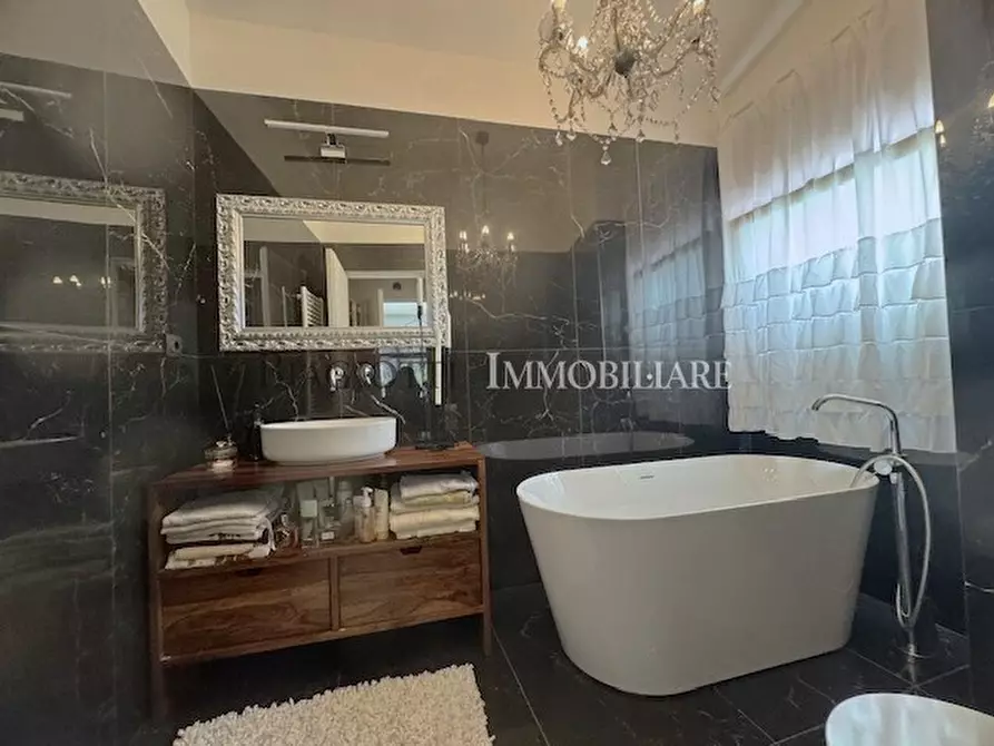 Immagine 11 di Appartamento in vendita  a Livorno