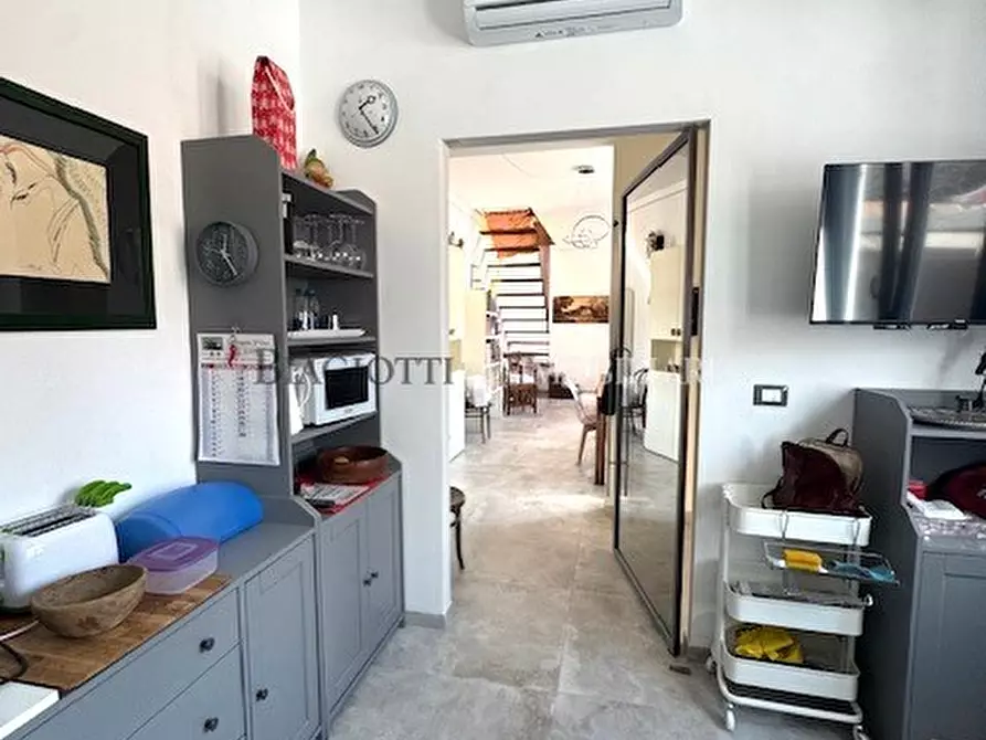 Immagine 8 di Casa indipendente in vendita  a Livorno