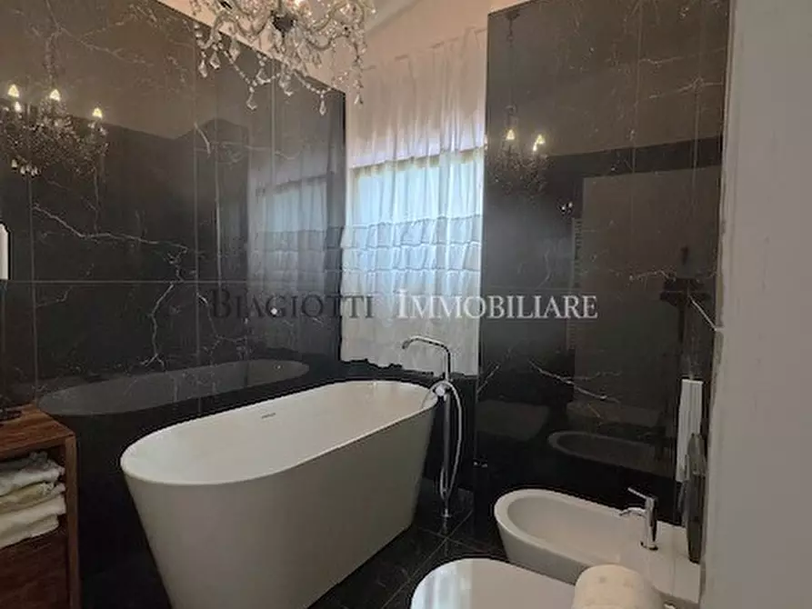 Immagine 12 di Appartamento in vendita  a Livorno