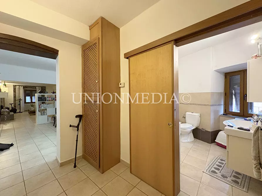 Immagine 11 di Appartamento in vendita  in Via Roma a Santo Stefano Di Magra