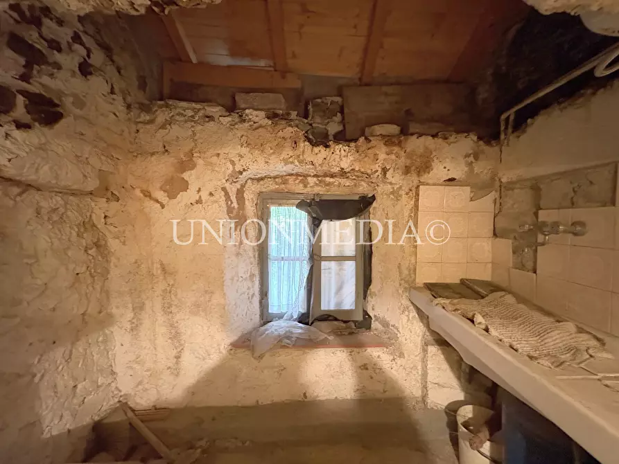 Immagine 4 di Casa semindipendente in vendita  in via giucano a Fosdinovo