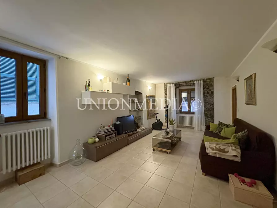 Immagine 1 di Appartamento in vendita  in Via Roma a Santo Stefano Di Magra