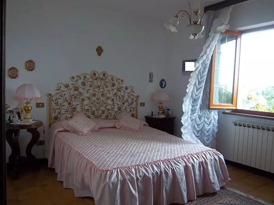 Immagine 4 di Villa in vendita  a Sarzana