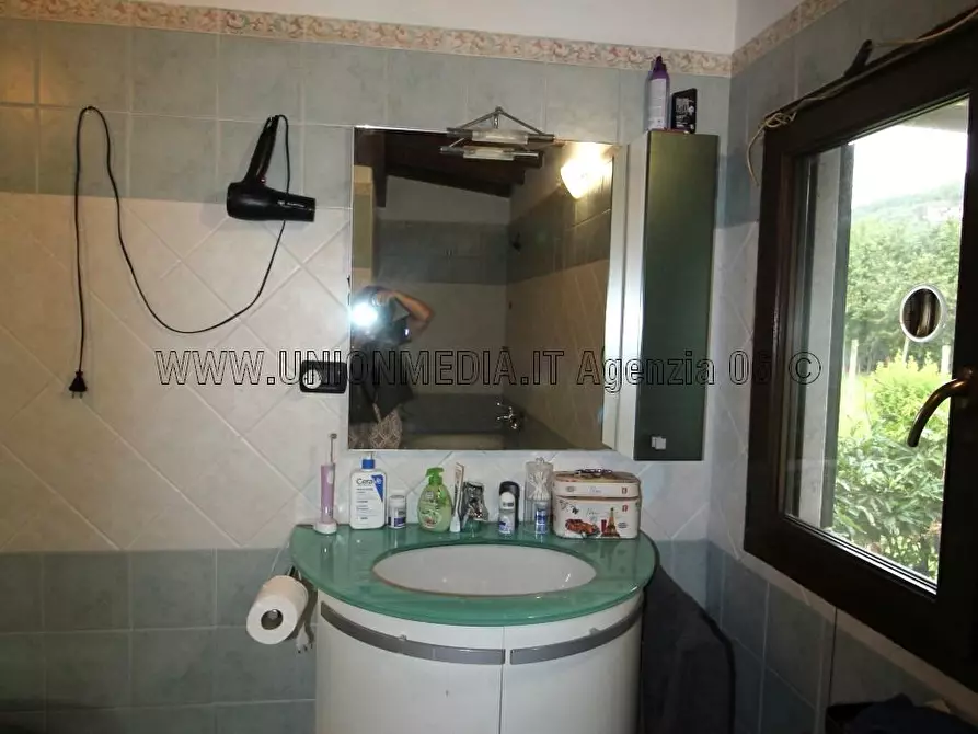 Immagine 17 di Casa indipendente in vendita  a Ortonovo