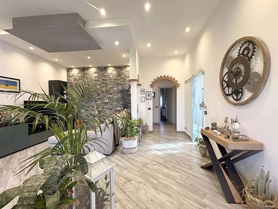 Immagine 4 di Casa bifamiliare in vendita  in Via Nave 4 a Sarzana