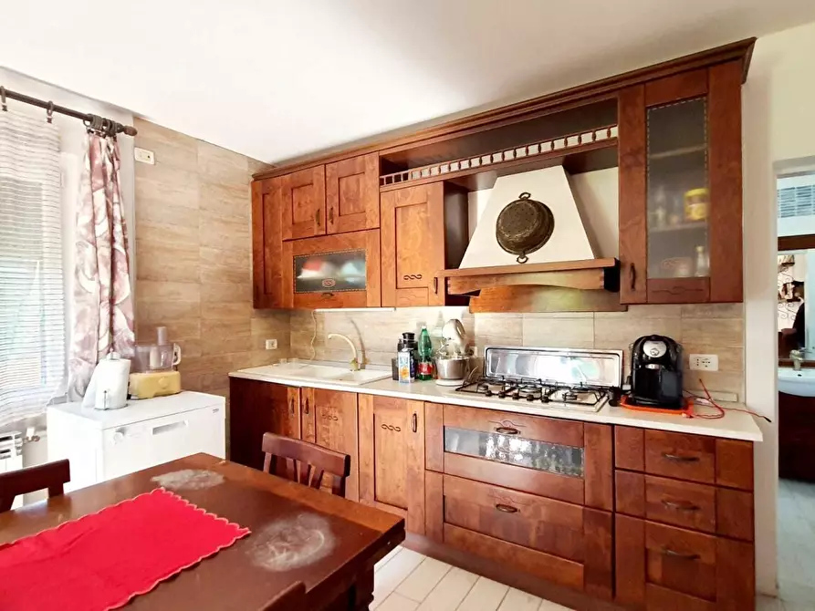 Immagine 9 di Casa bifamiliare in vendita  in Via SARZANELLO a Sarzana