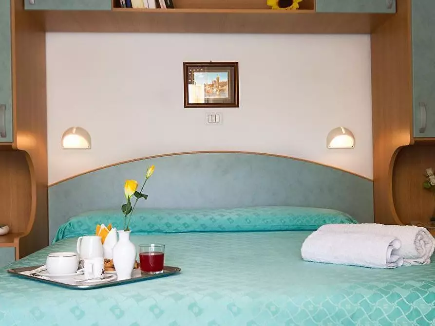 Immagine 5 di Capannone industriale in vendita  a Rimini