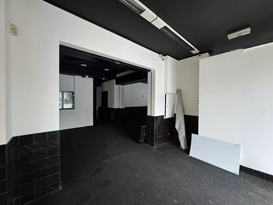 Immagine 2 di Attività commerciale in affitto  in Via Bruno Buozzi 21 a Rimini