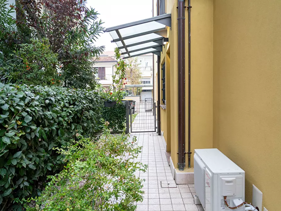 Immagine 24 di Bilocale in vendita  in Viale Catalani 20 a Riccione