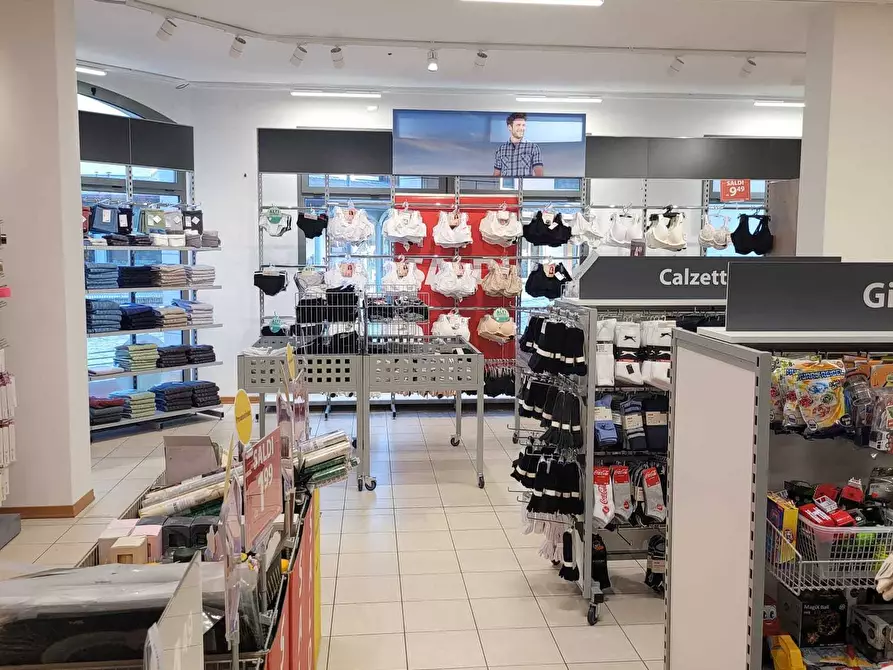 Immagine 12 di Attività commerciale in affitto  in Piazza Europa 24 a Verucchio