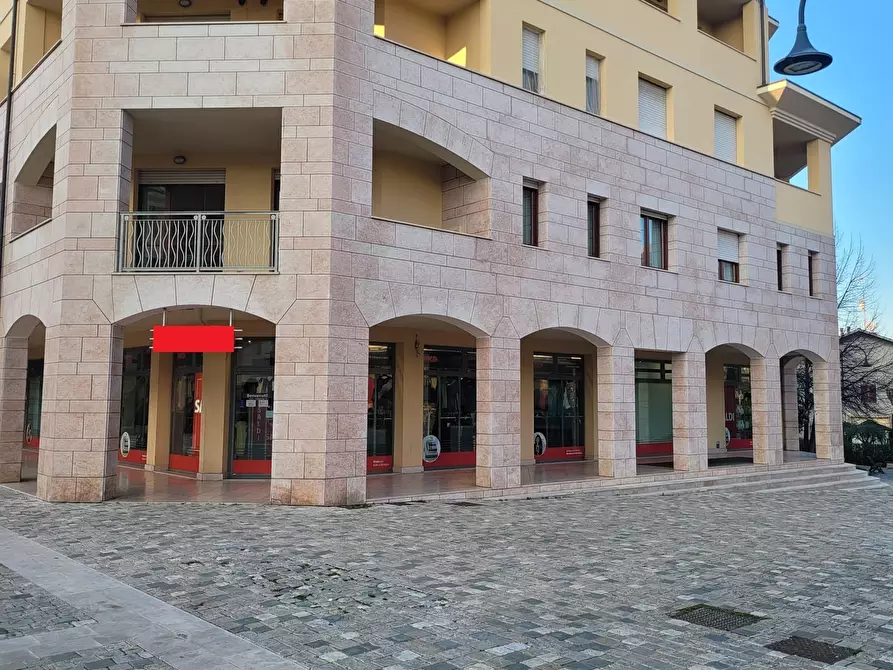 Immagine 2 di Attività commerciale in affitto  in Piazza Europa 24 a Verucchio