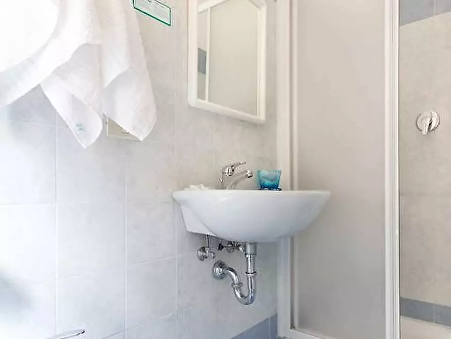 Immagine 20 di Capannone industriale in vendita  a Rimini