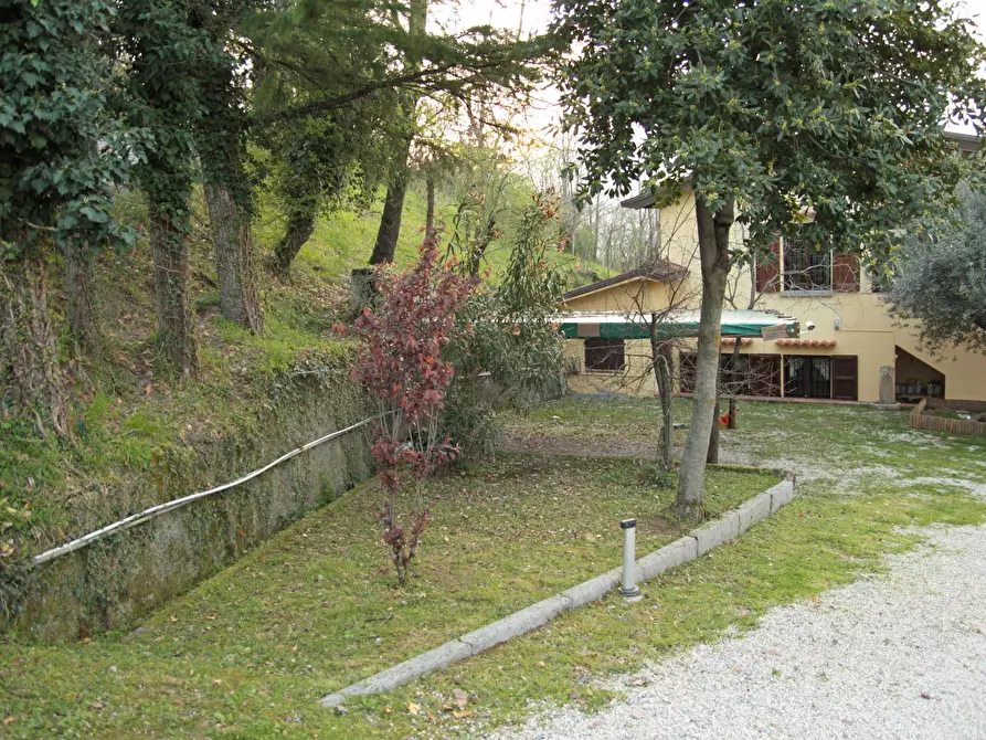 Immagine 14 di Villa in vendita  in Via Tomassini 18 a Borghi