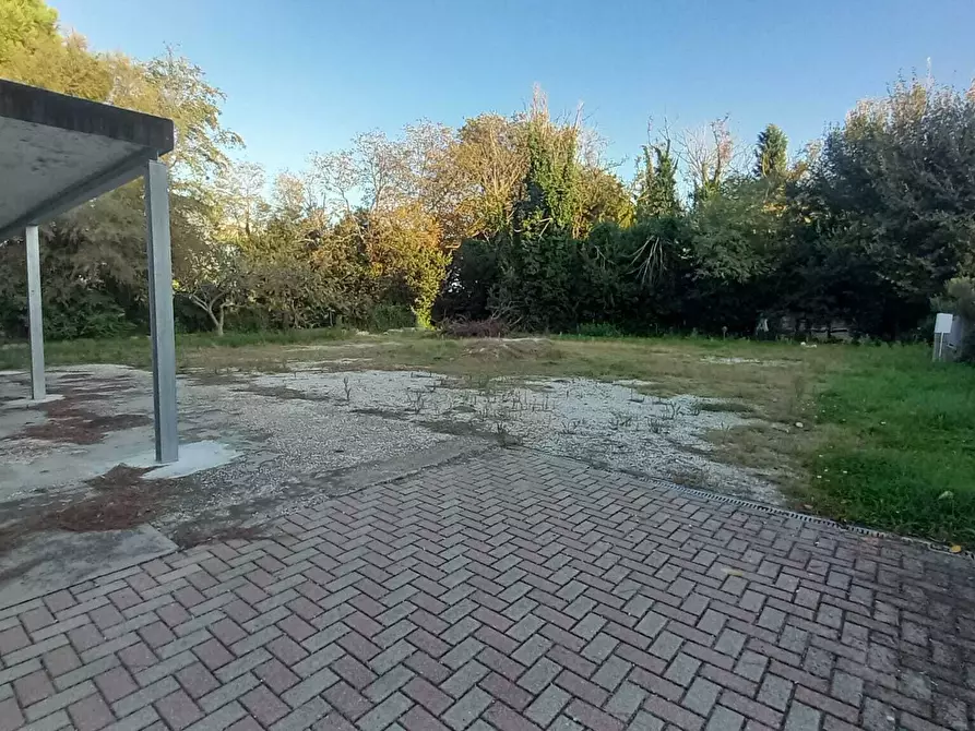 Immagine 3 di Attività artigianale in affitto  in Via Barcarola 22 a Rimini