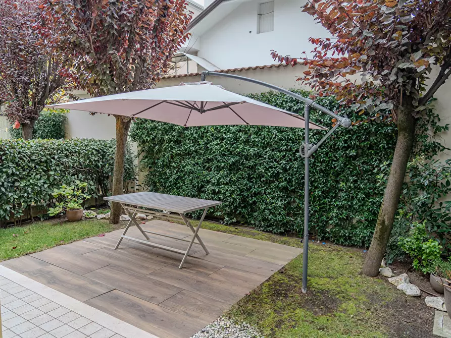 Immagine 8 di Bilocale in vendita  in Viale Catalani 20 a Riccione