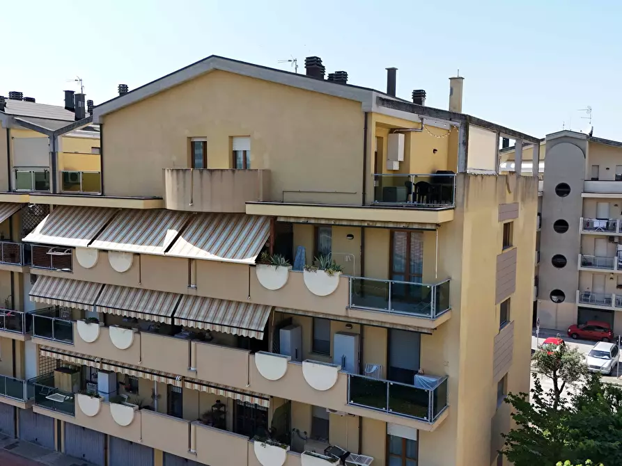 Immagine 26 di Quadrilocale in vendita  in Via Salvatore Barzilai 26 a Rimini