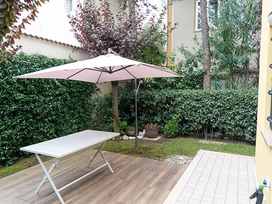 Immagine 12 di Bilocale in vendita  in Viale Catalani 20 a Riccione