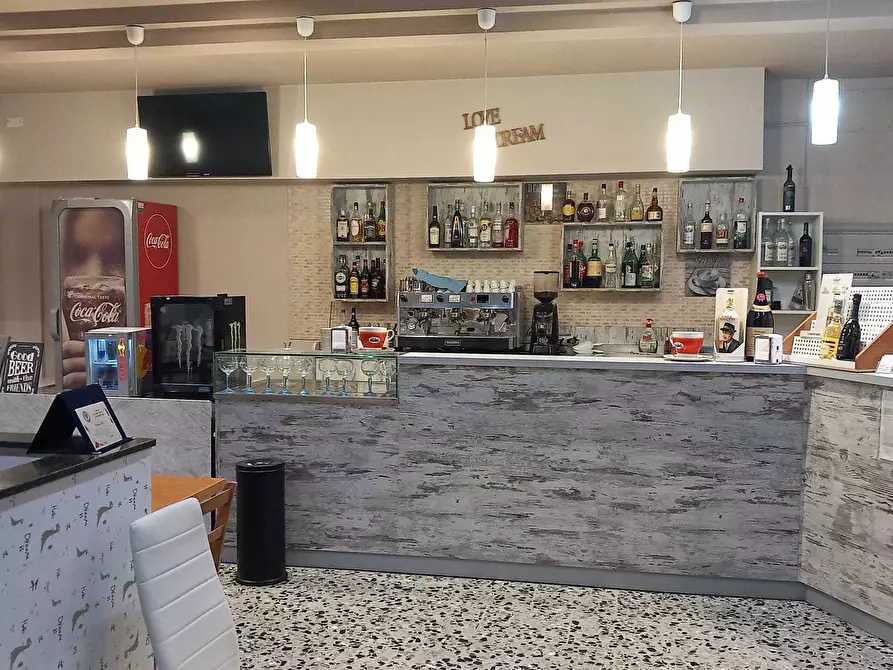 Immagine 1 di Bar / Ristorante in vendita  in Via Antonio Meucci 45 a Rimini