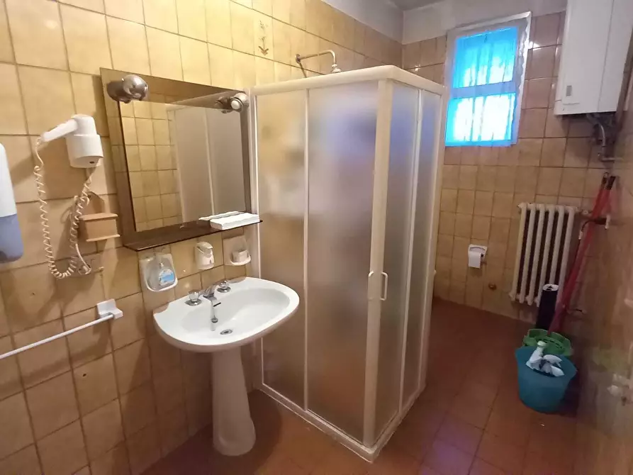 Immagine 9 di Attività artigianale in affitto  in Via Barcarola 22 a Rimini