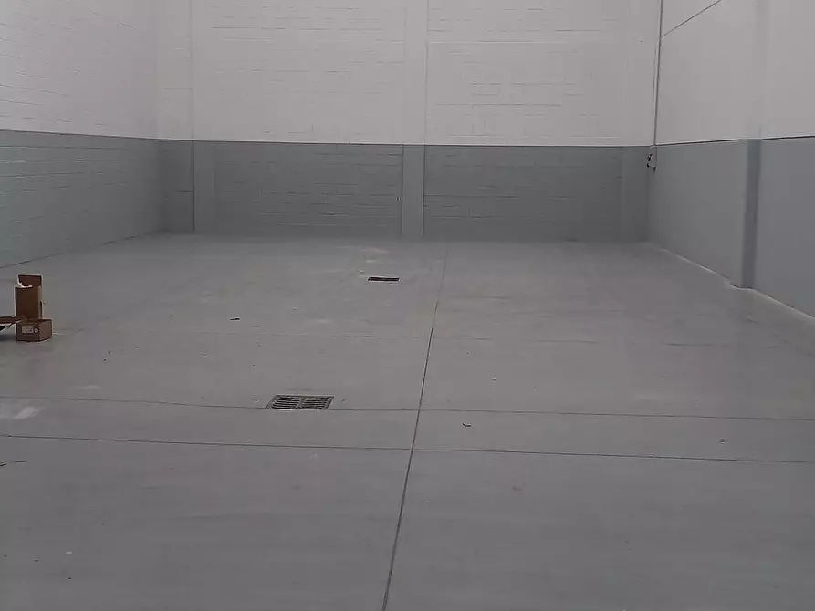 Immagine 4 di Attività artigianale in affitto  in Via Palmiro Togliatti 15 a Rimini