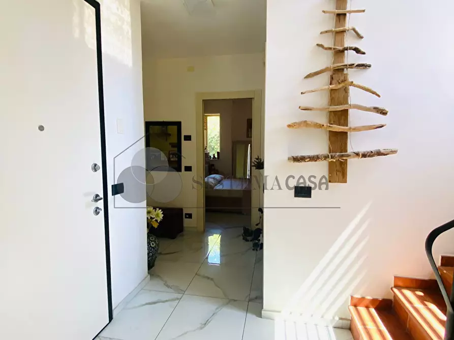 Immagine 17 di Villa in vendita  a Castelnuovo Magra