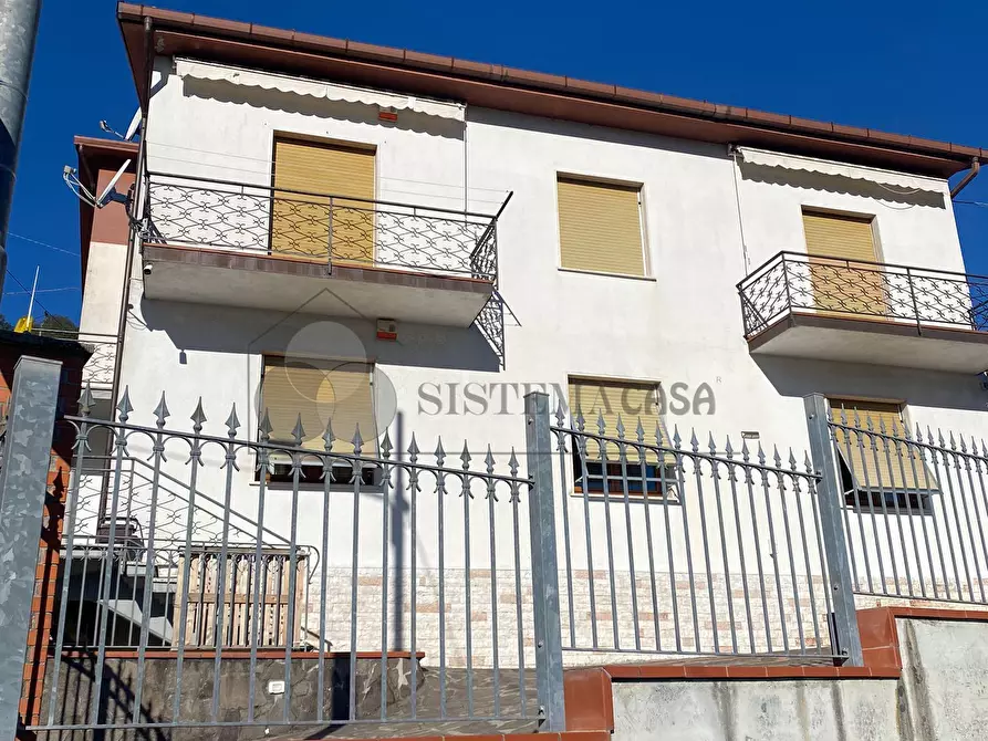 Immagine 25 di Villa in vendita  in Via 1º Maggio 12 a Follo