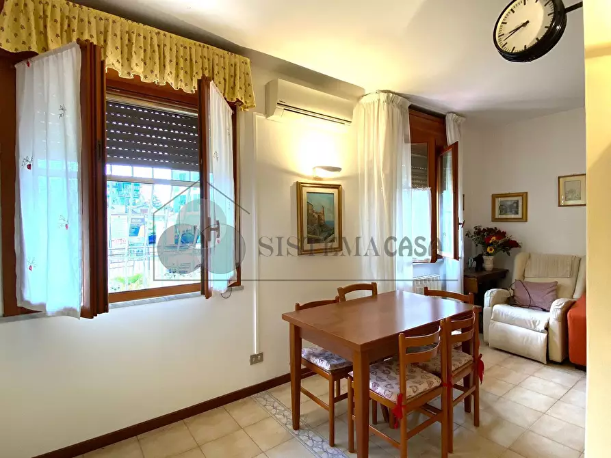 Immagine 8 di Trilocale in vendita  in Piazza Garibaldi 9 a Follo