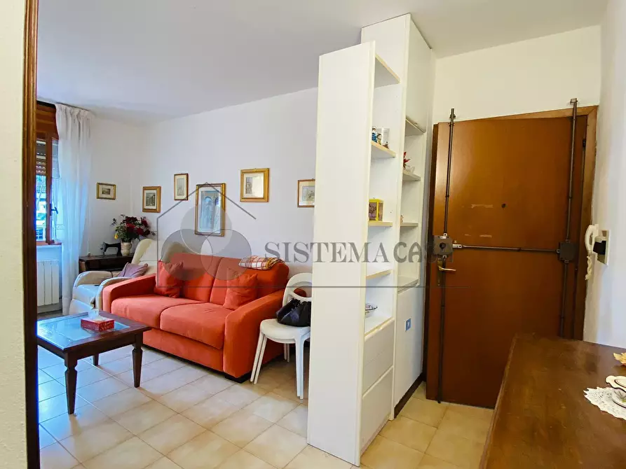 Immagine 10 di Trilocale in vendita  in Piazza Garibaldi 9 a Follo