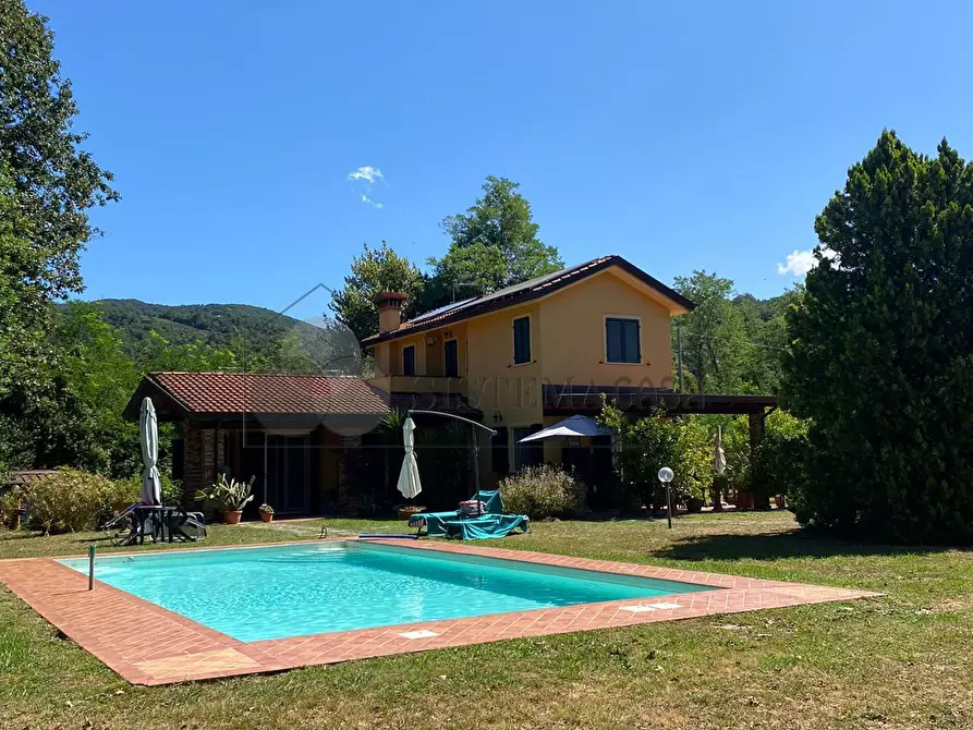 Immagine 3 di Villa in vendita  a Castelnuovo Magra